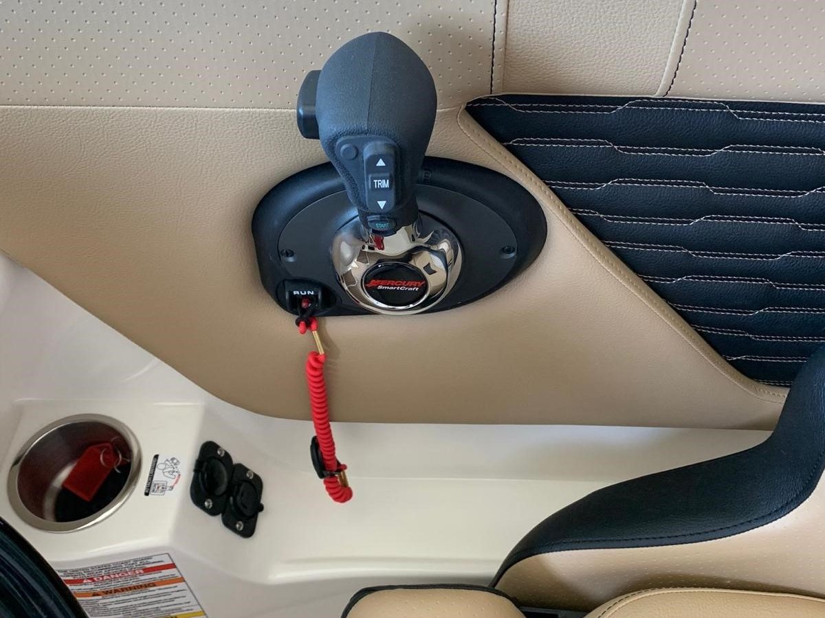 Sea Ray SPX 230