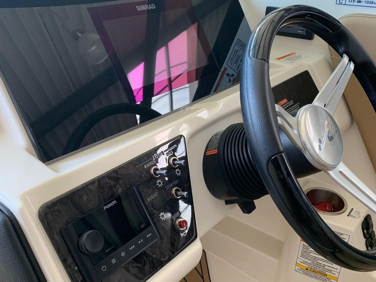 Sea Ray SPX 230