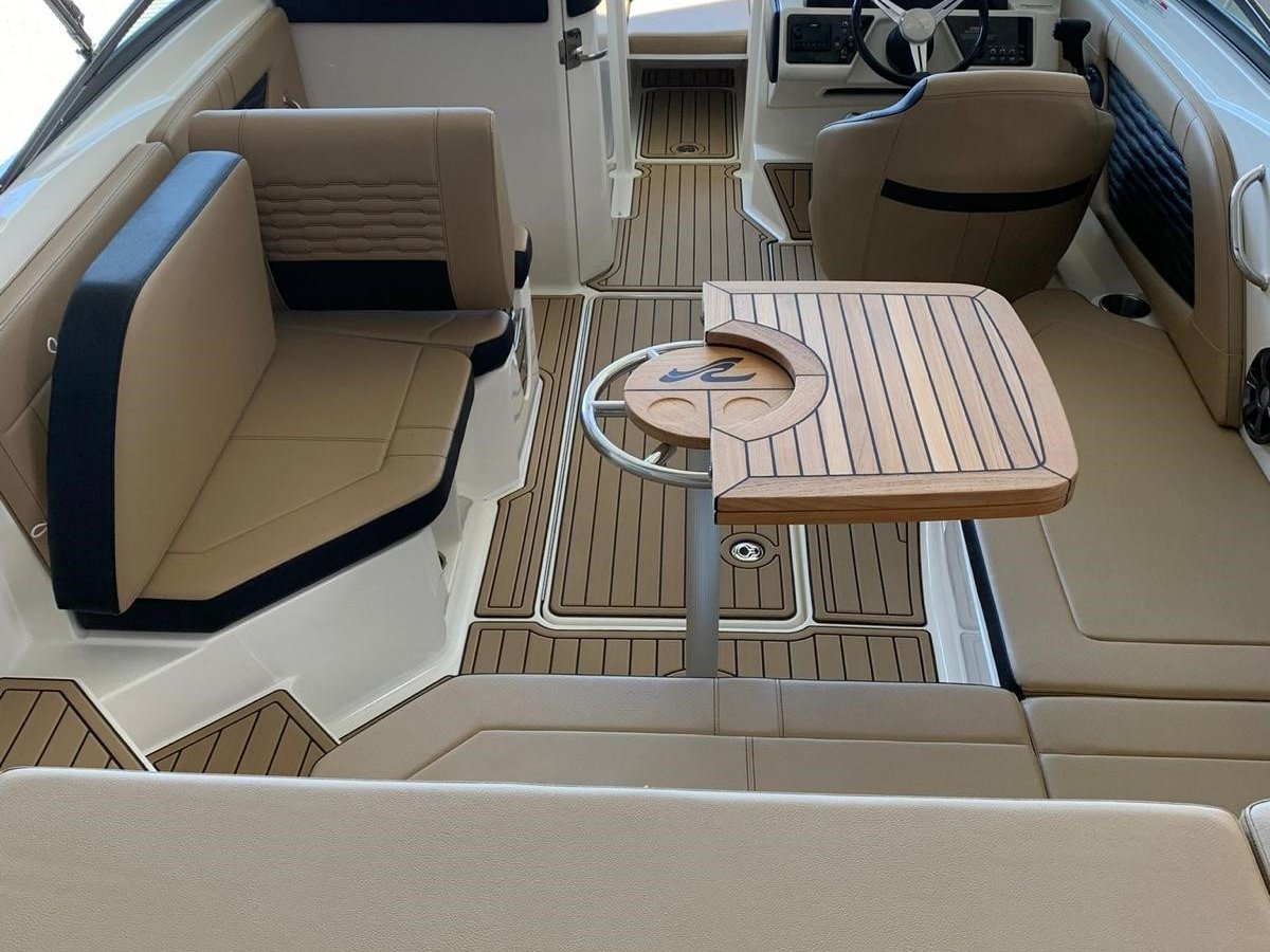 Sea Ray SPX 230