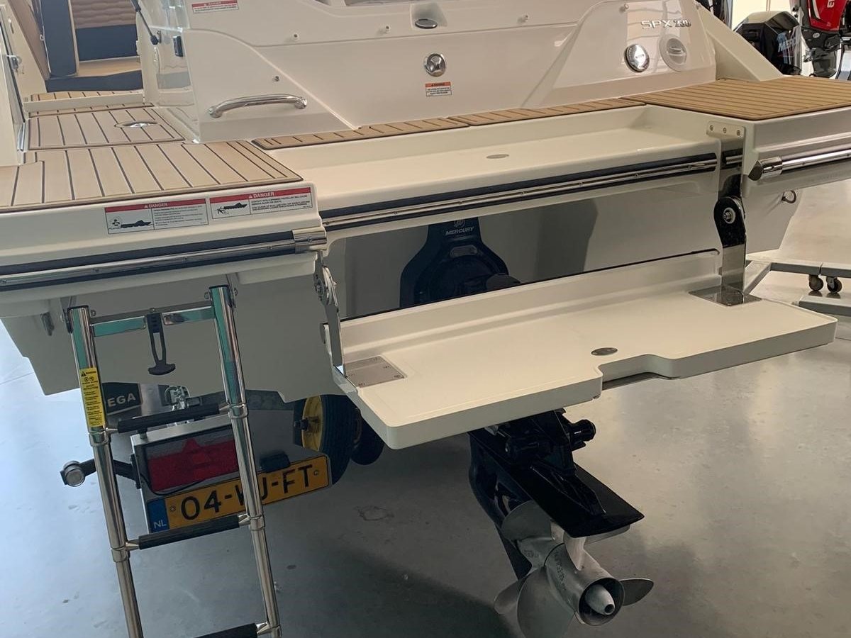 Sea Ray SPX 230