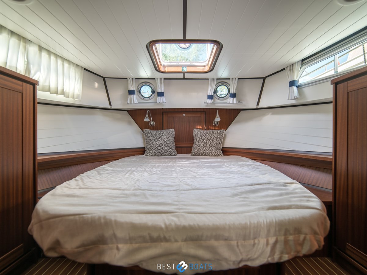 Linssen Classic Sturdy 36 Sedan Deck Bridge