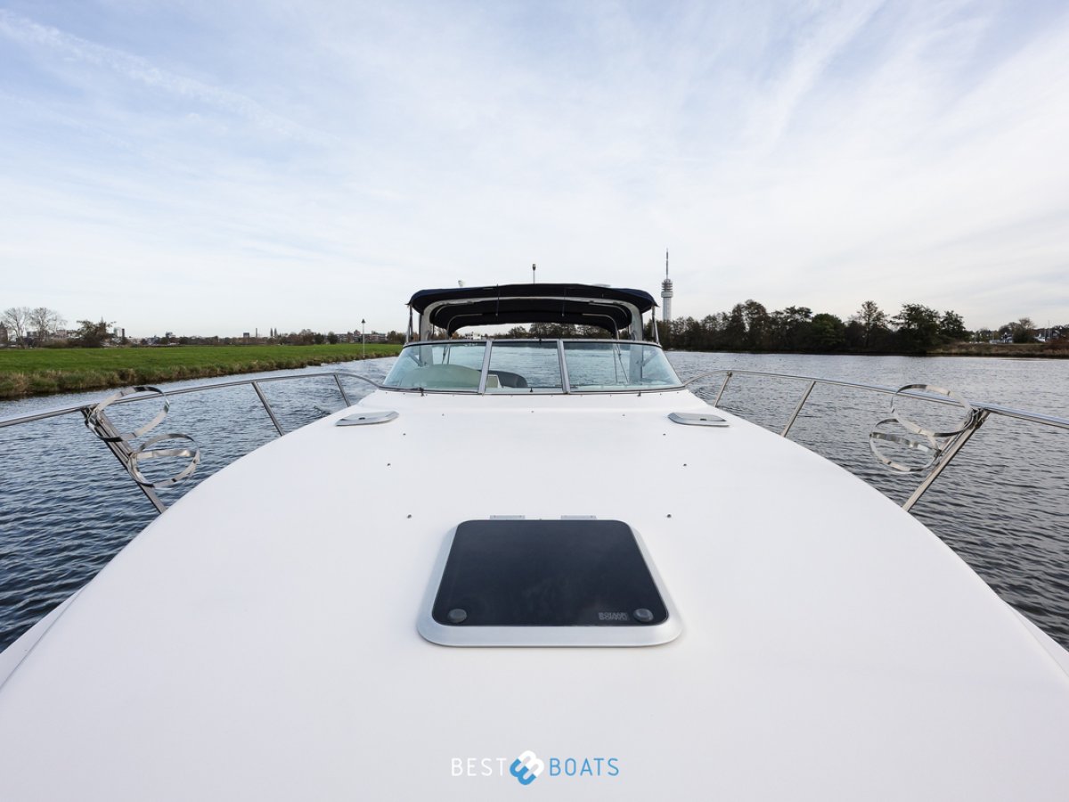 Rinker 342 Fiesta Vee