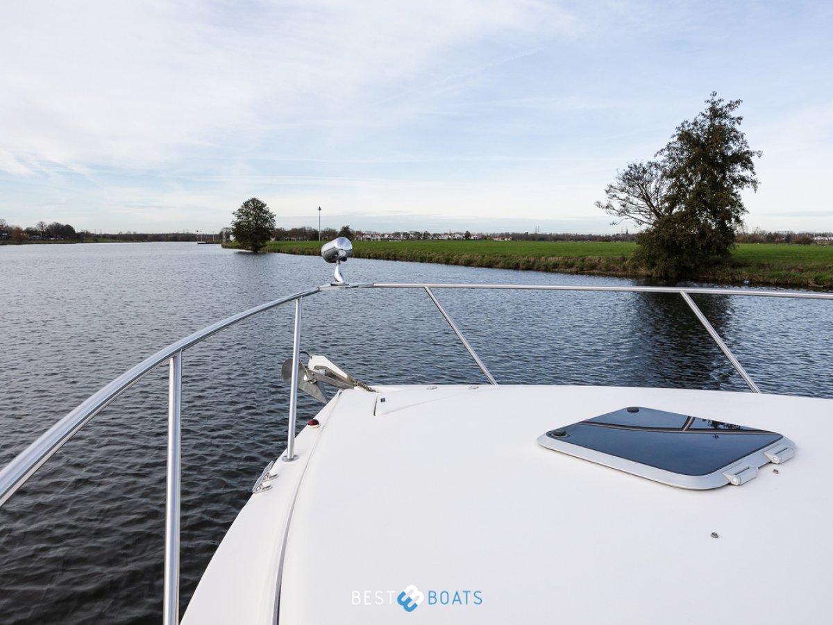 Rinker 342 Fiesta Vee