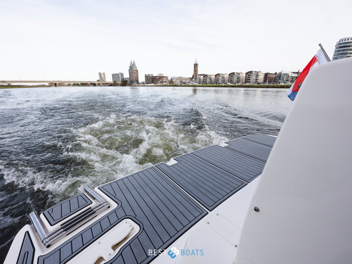 Rinker 342 Fiesta Vee