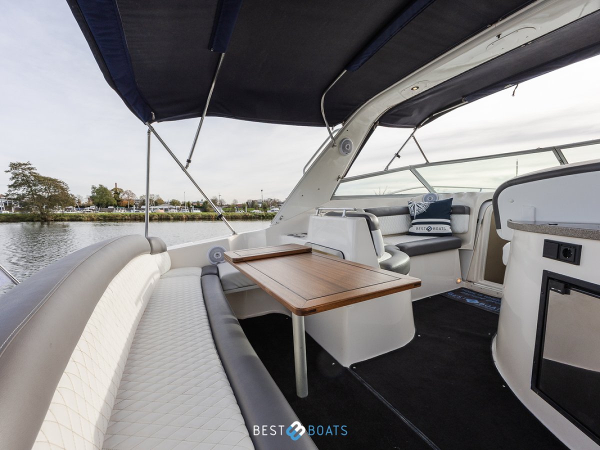 Rinker 342 Fiesta Vee