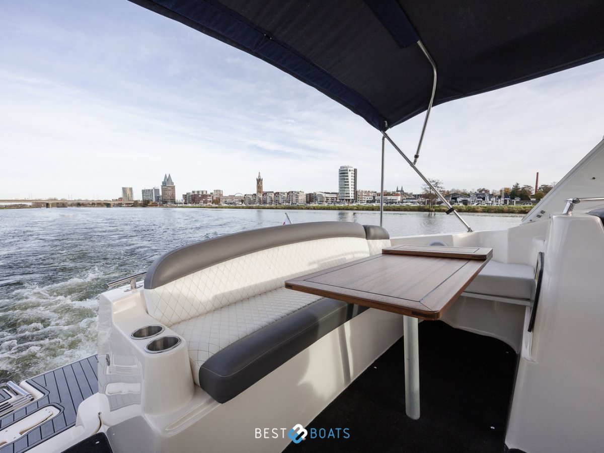 Rinker 342 Fiesta Vee