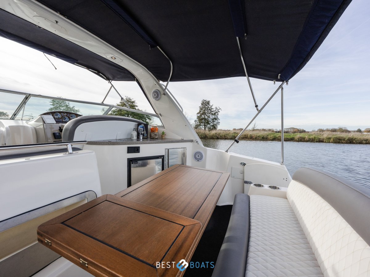 Rinker 342 Fiesta Vee