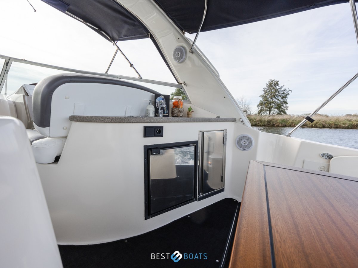Rinker 342 Fiesta Vee