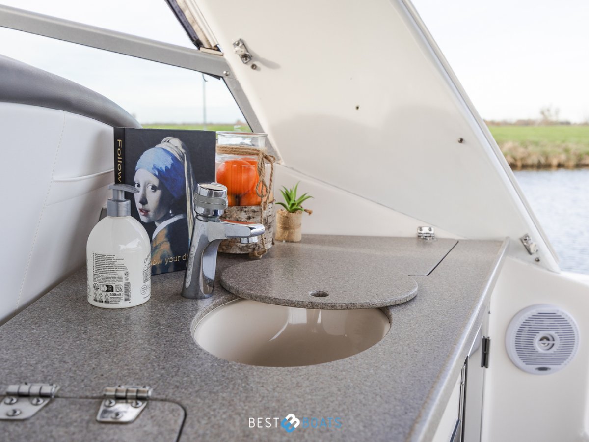 Rinker 342 Fiesta Vee