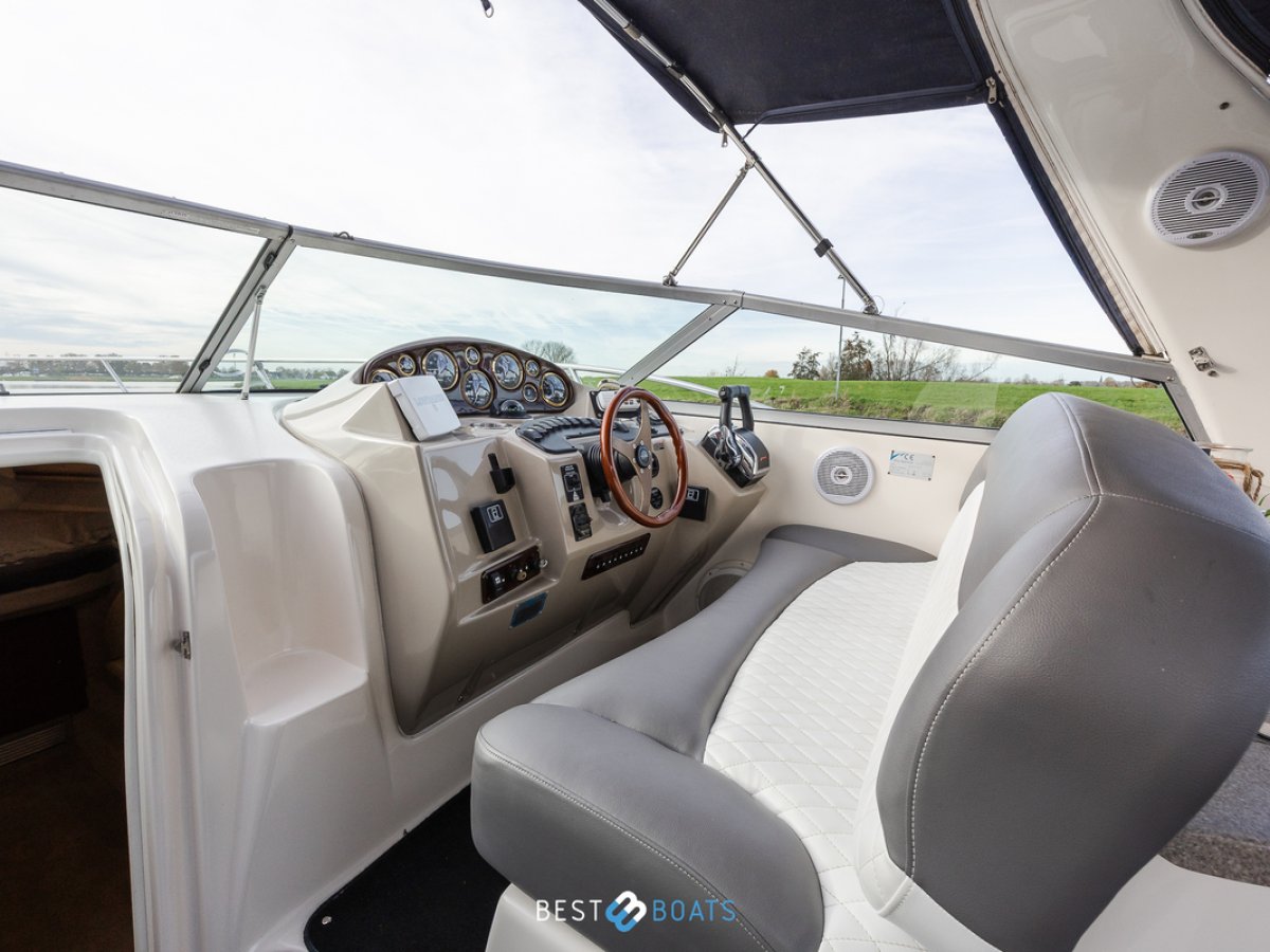 Rinker 342 Fiesta Vee