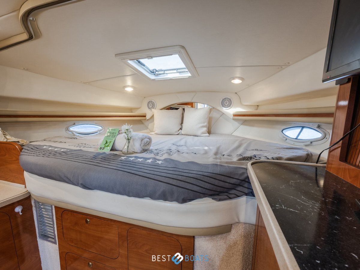 Rinker 342 Fiesta Vee