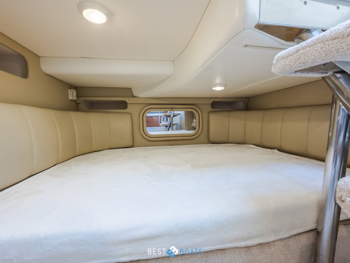 Rinker 342 Fiesta Vee