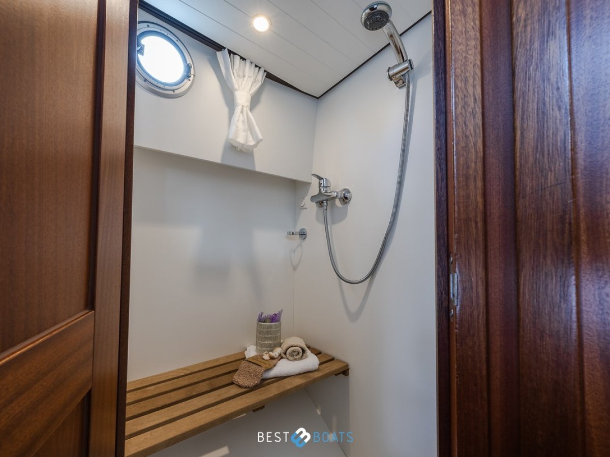 Linssen Classic Sturdy 32 AC - UNDER OFFER