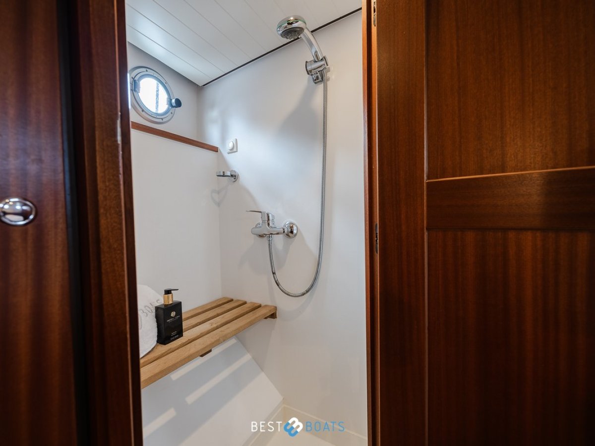 Linssen Classic Sturdy 32 AC - UNDER OFFER
