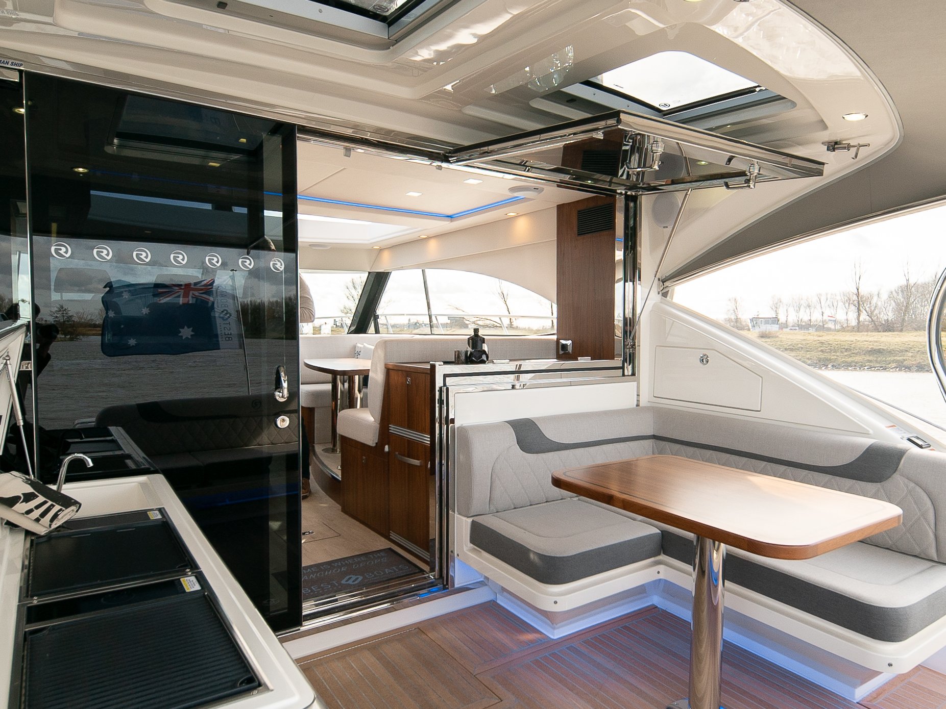 Riviera 4800 SPORT YACHT SERIES II - PLATINUM EDITION