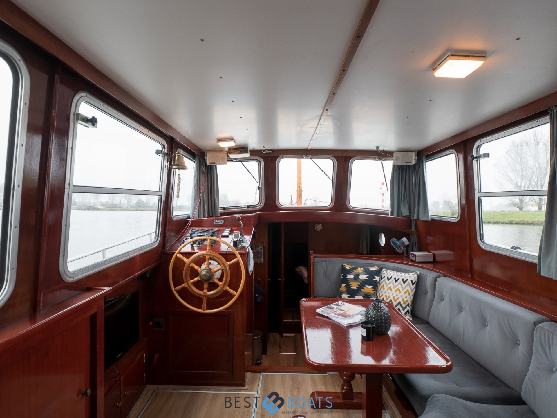 Linssen St. Jozef 1050 Salon AK