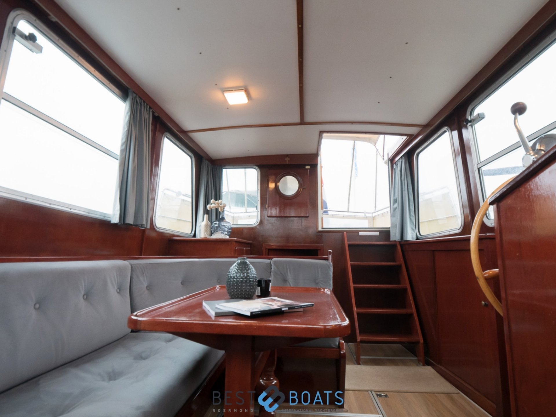 Linssen St. Jozef 1050 Salon AK