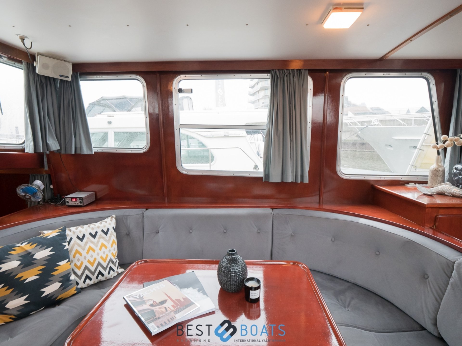 Linssen St. Jozef 1050 Salon AK