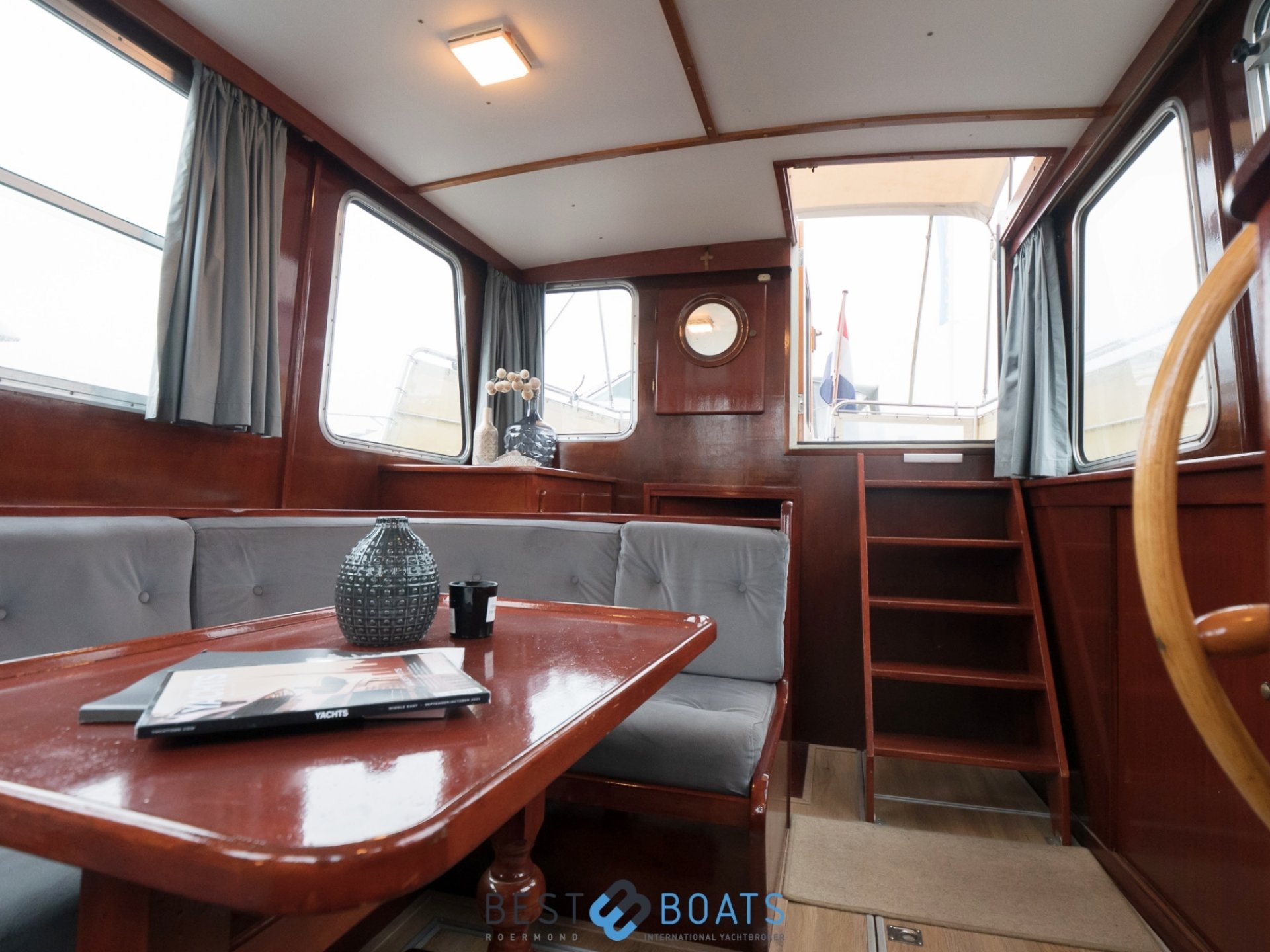 Linssen St. Jozef 1050 Salon AK
