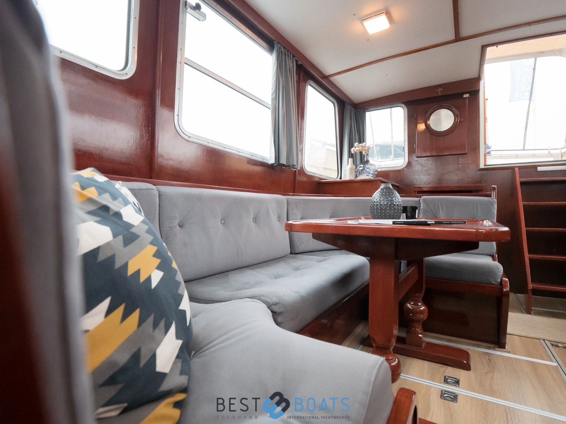 Linssen St. Jozef 1050 Salon AK