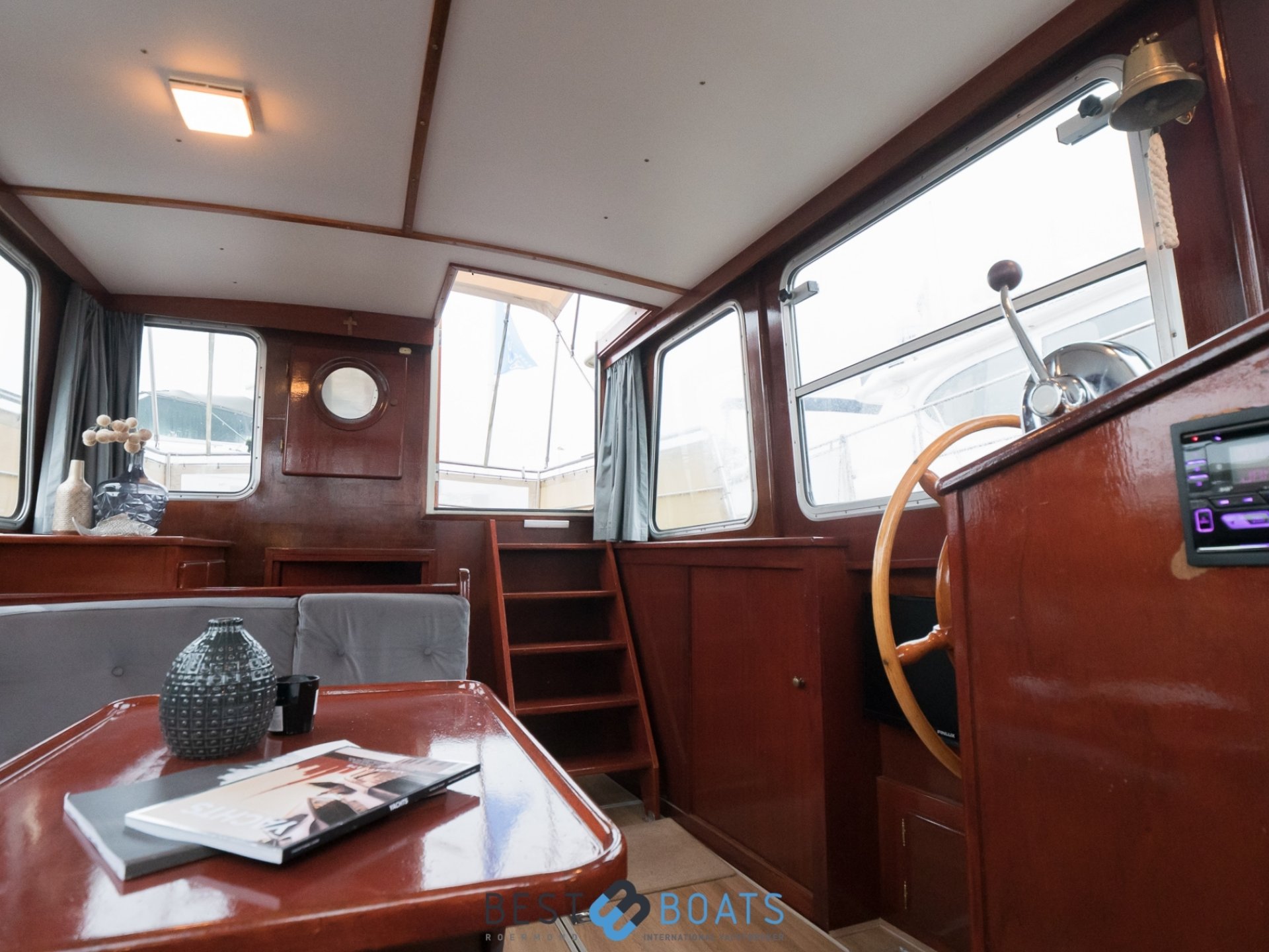 Linssen St. Jozef 1050 Salon AK