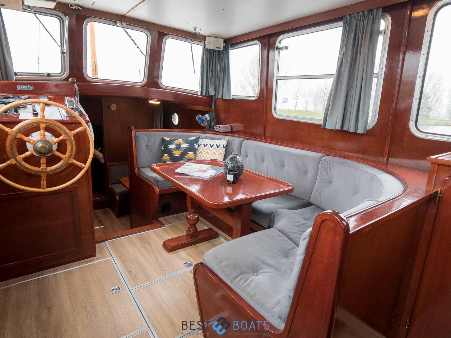 Linssen St. Jozef 1050 Salon AK
