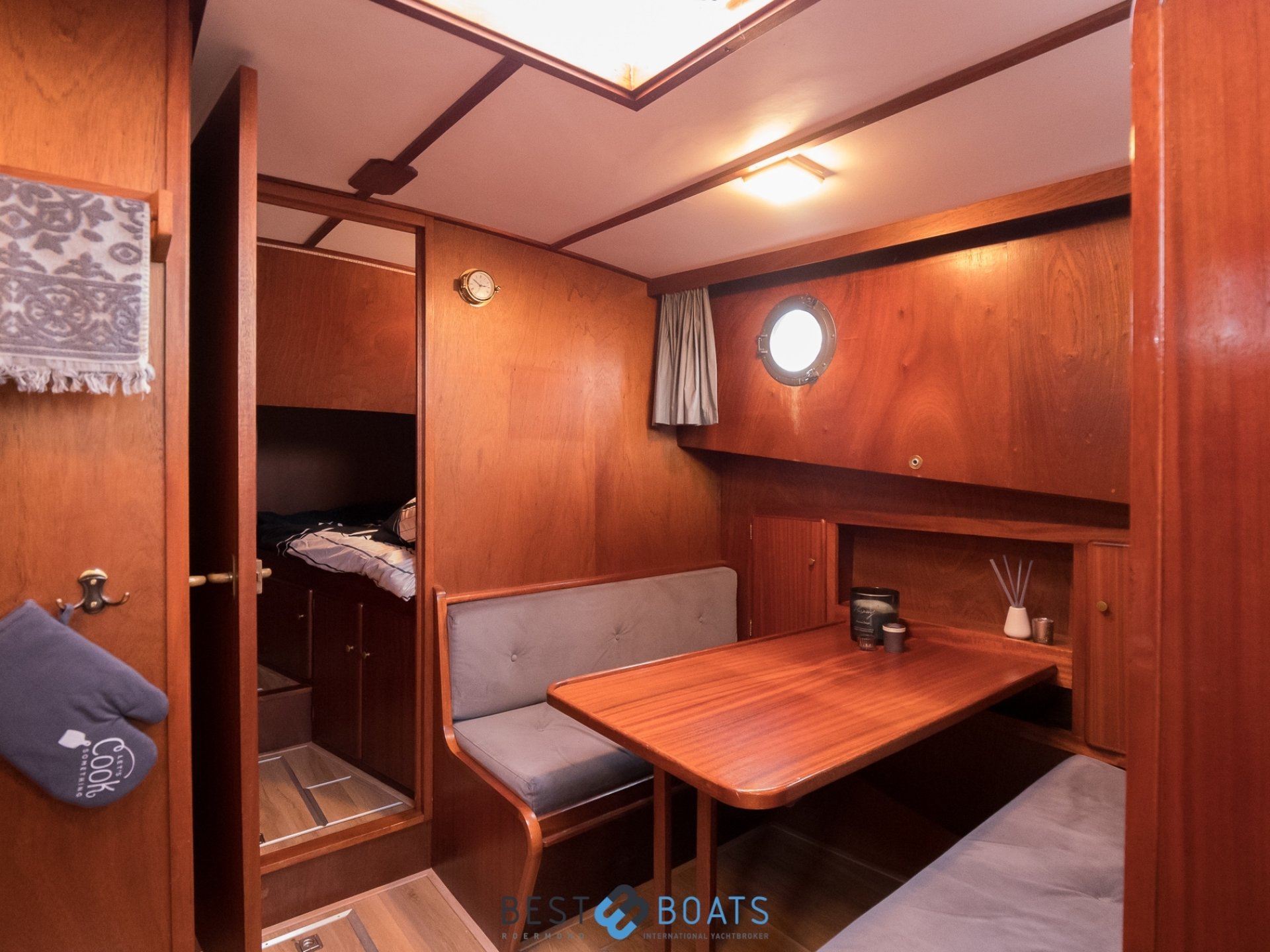 Linssen St. Jozef 1050 Salon AK