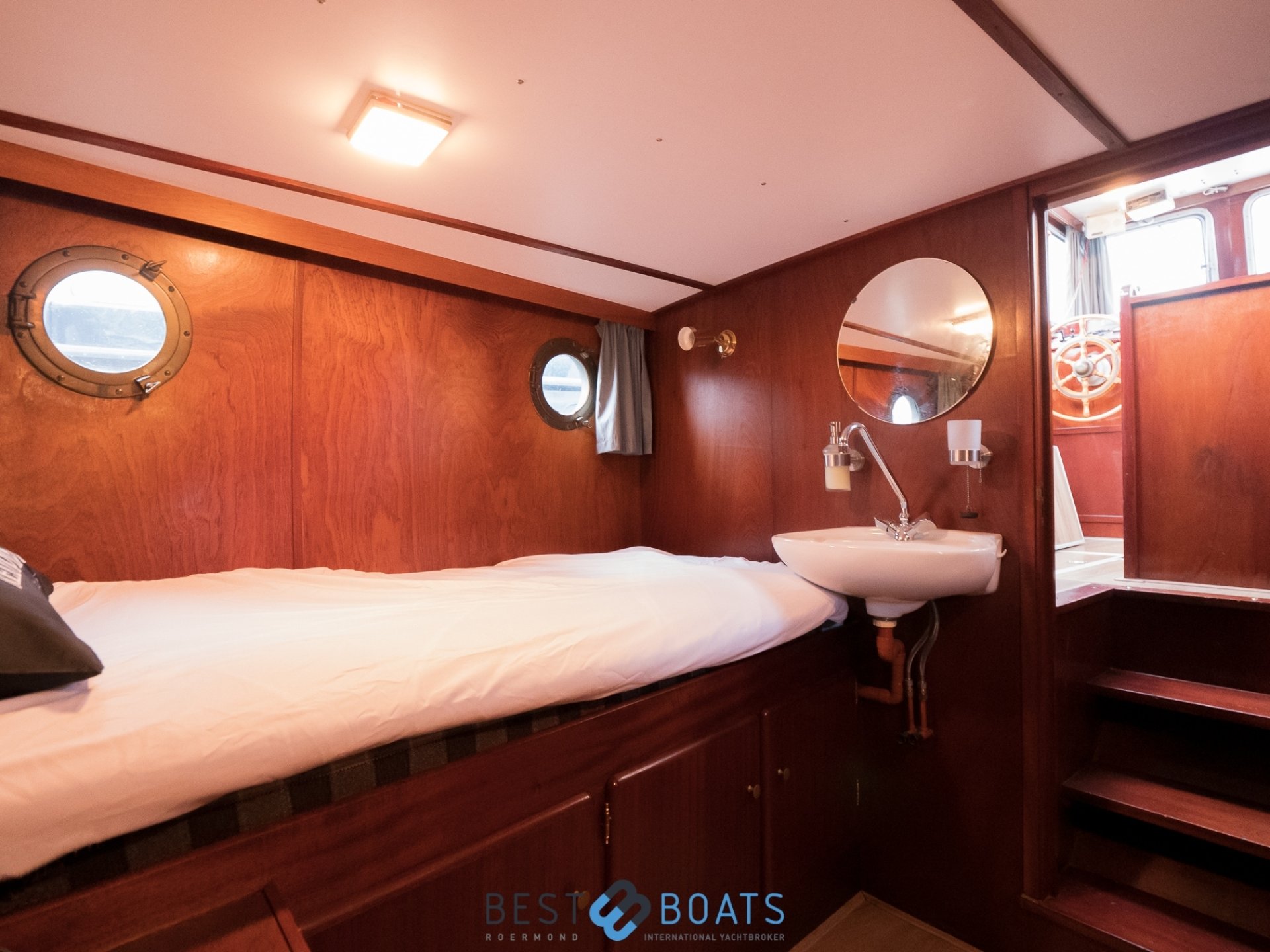 Linssen St. Jozef 1050 Salon AK