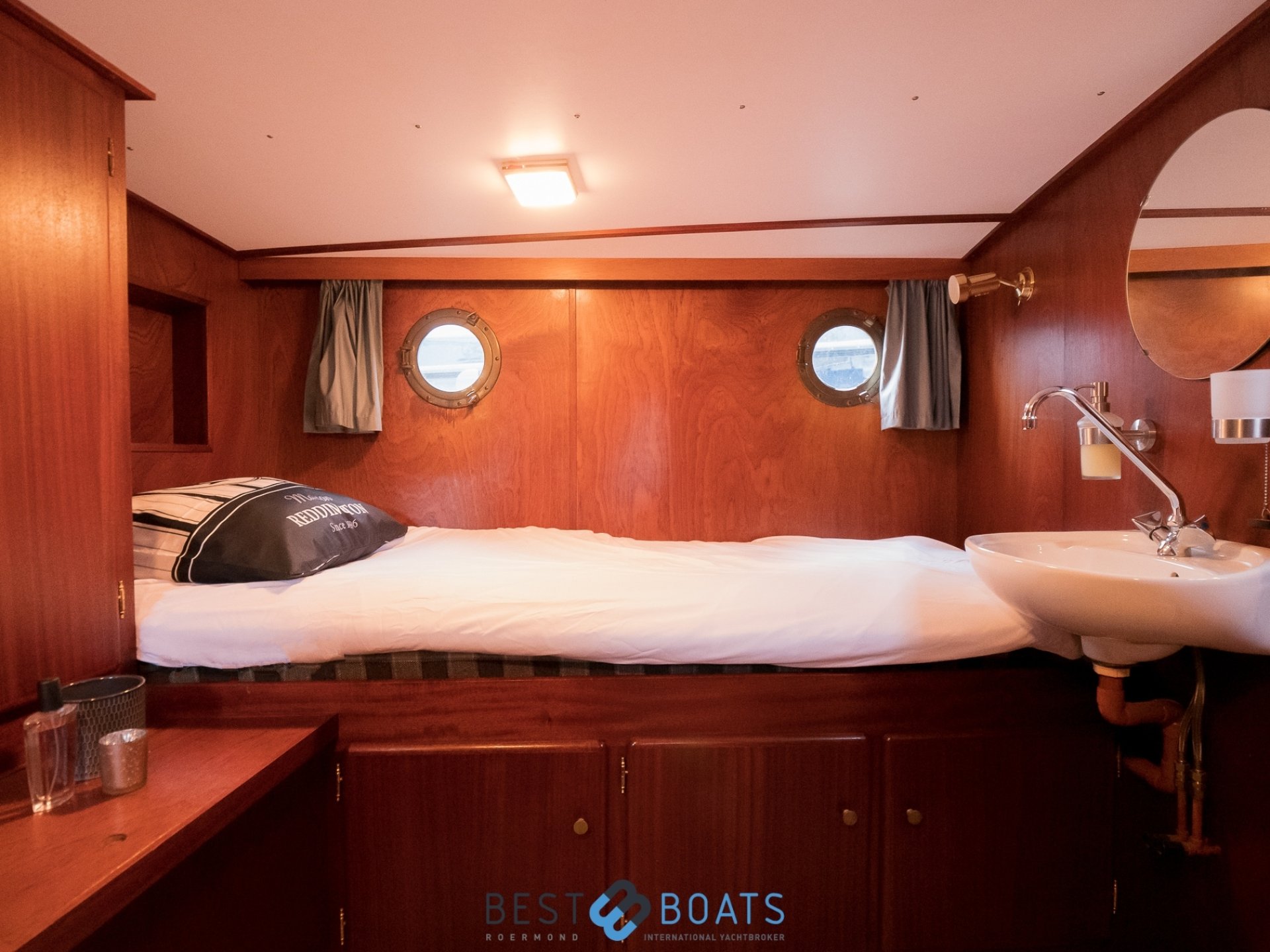 Linssen St. Jozef 1050 Salon AK