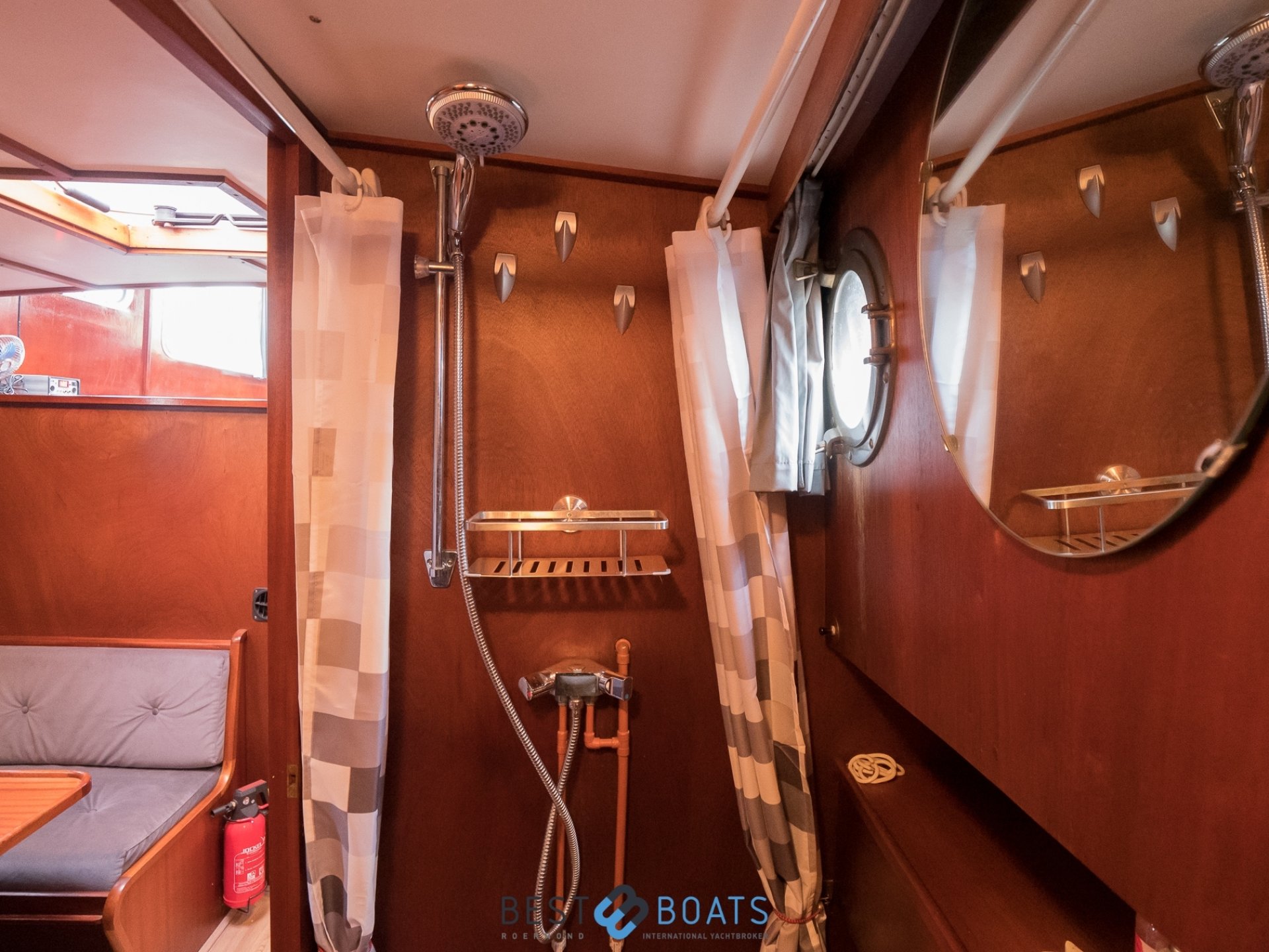 Linssen St. Jozef 1050 Salon AK