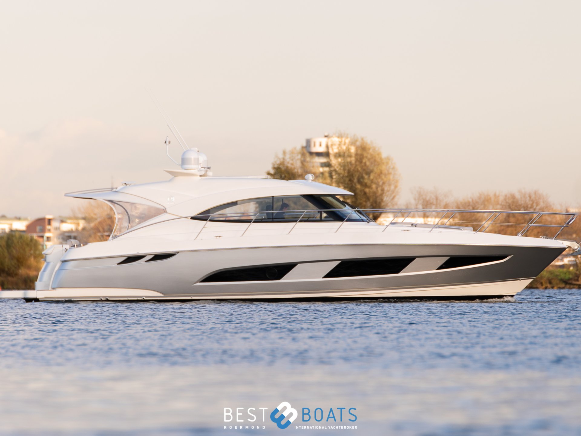 Riviera 4800 Sport Yacht Series II
