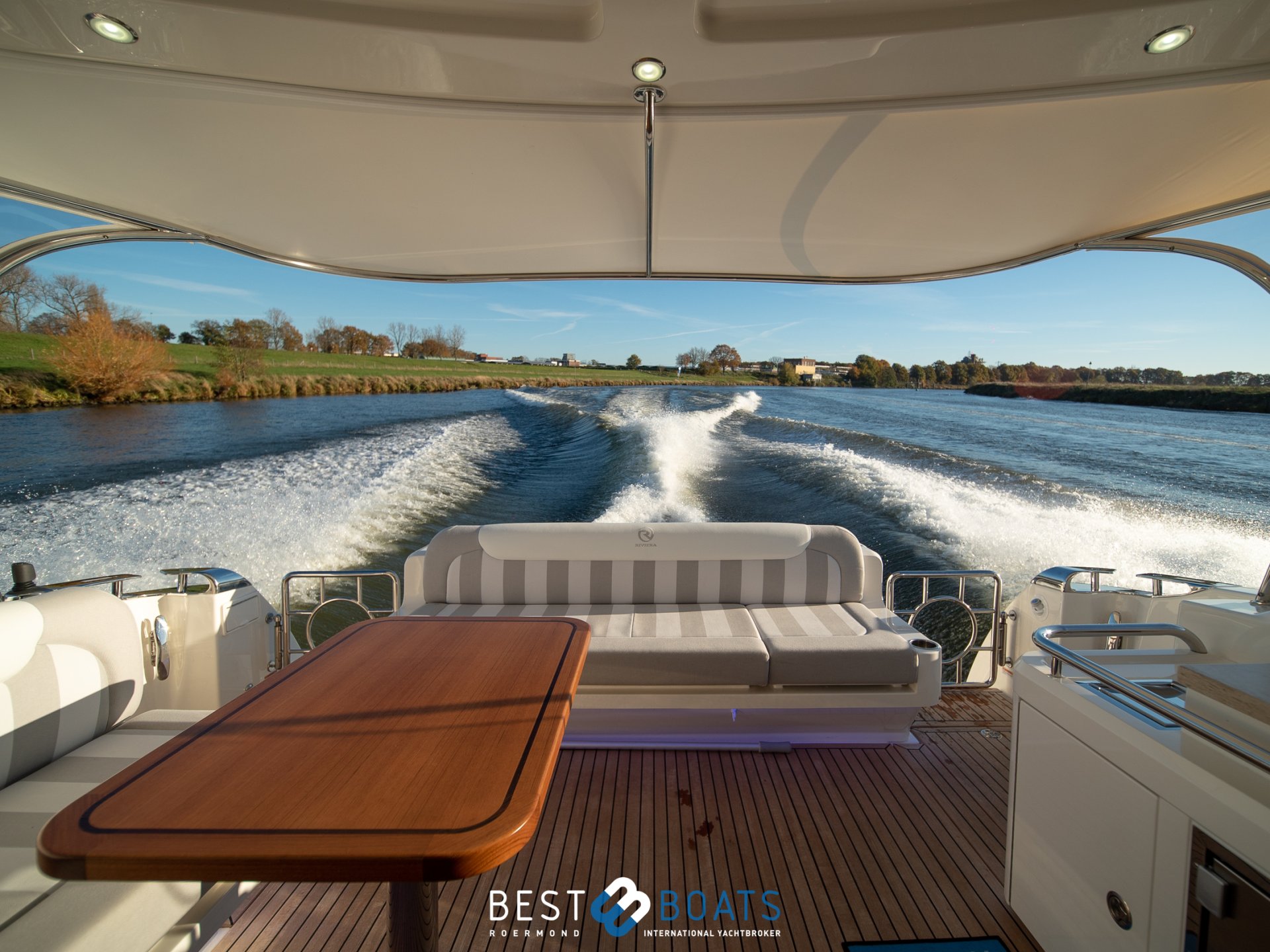 Riviera 4800 Sport Yacht Series II
