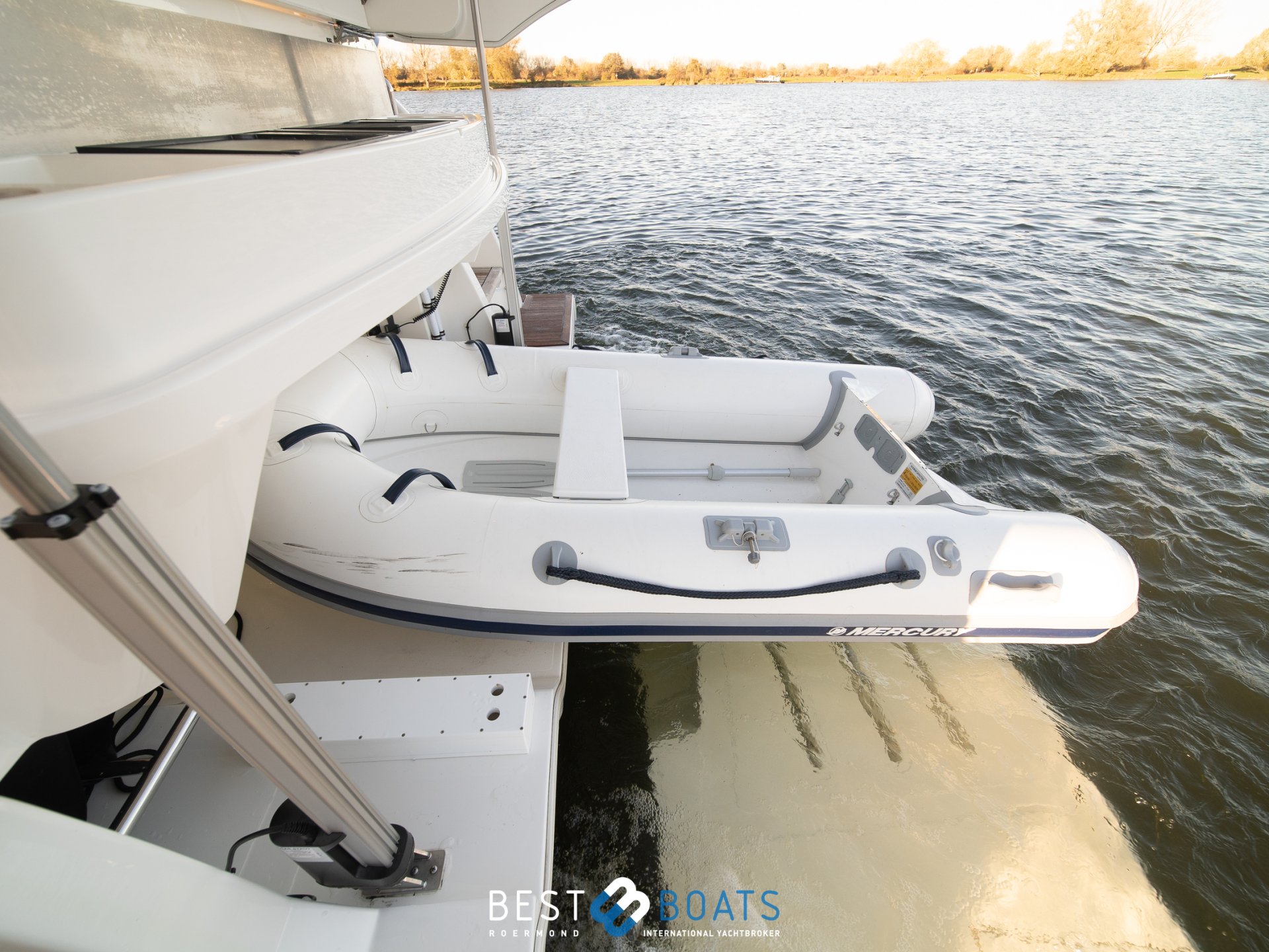 Riviera 4800 Sport Yacht Series II