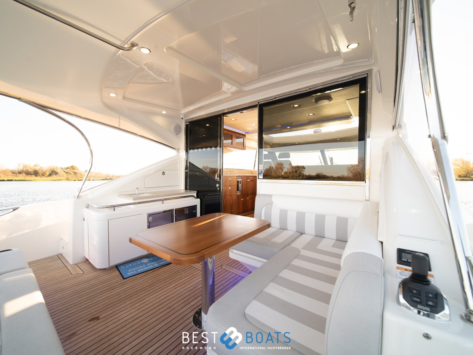 Riviera 4800 Sport Yacht Series II