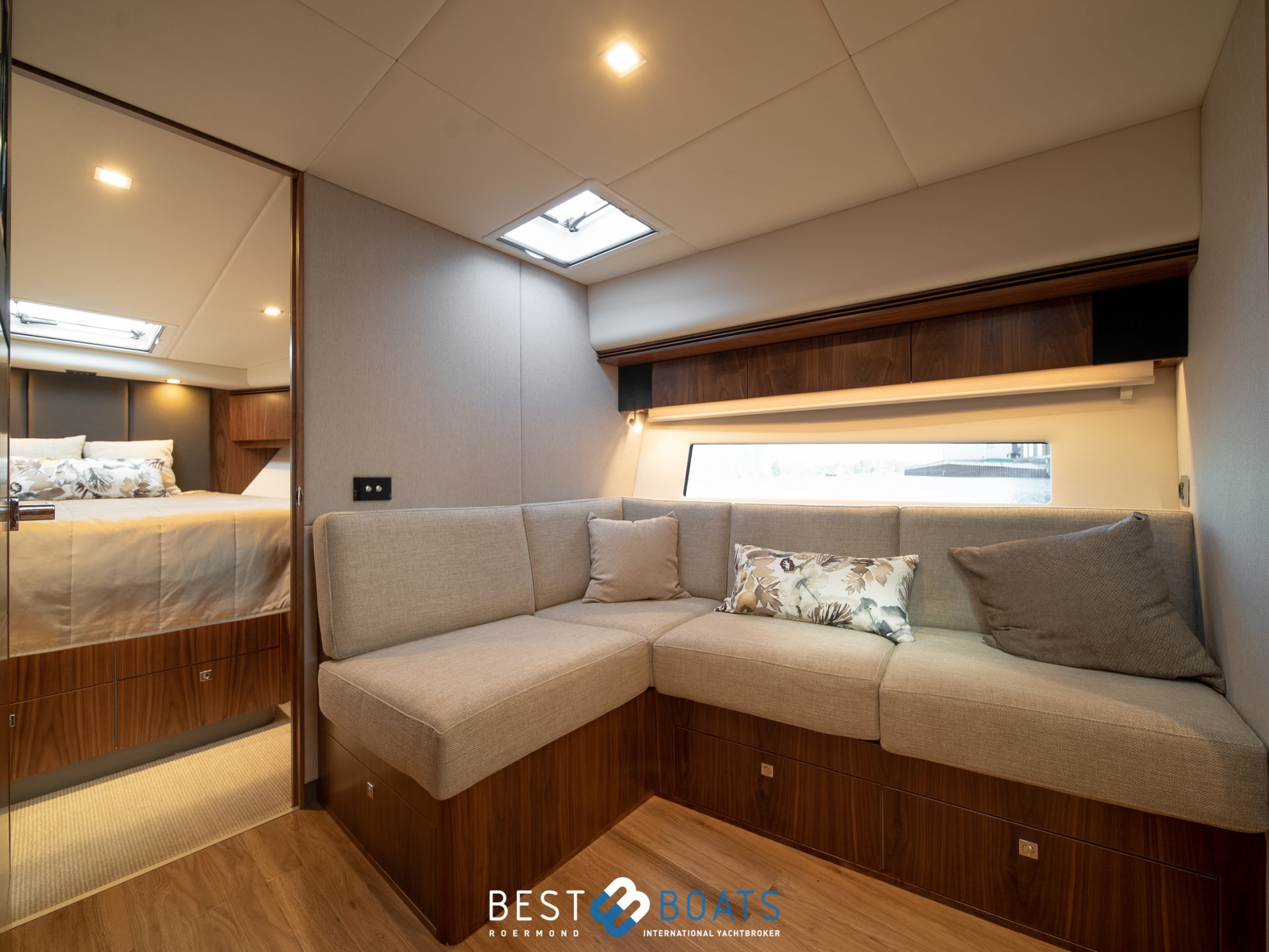 Riviera 4800 Sport Yacht Series II