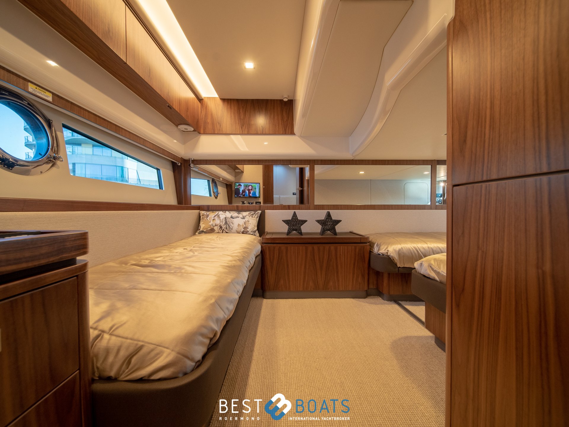 Riviera 4800 Sport Yacht Series II