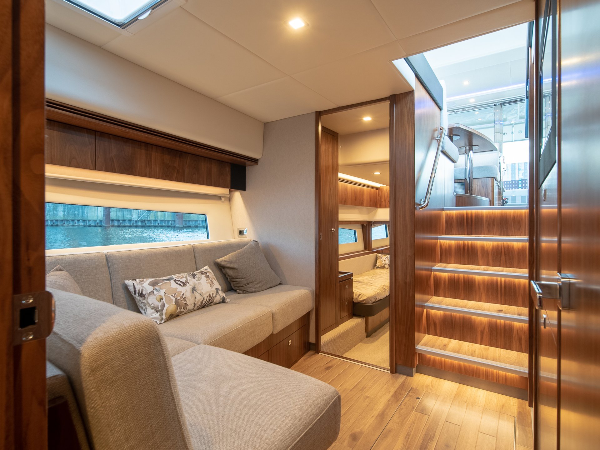 Riviera 4800 Sport Yacht Series II