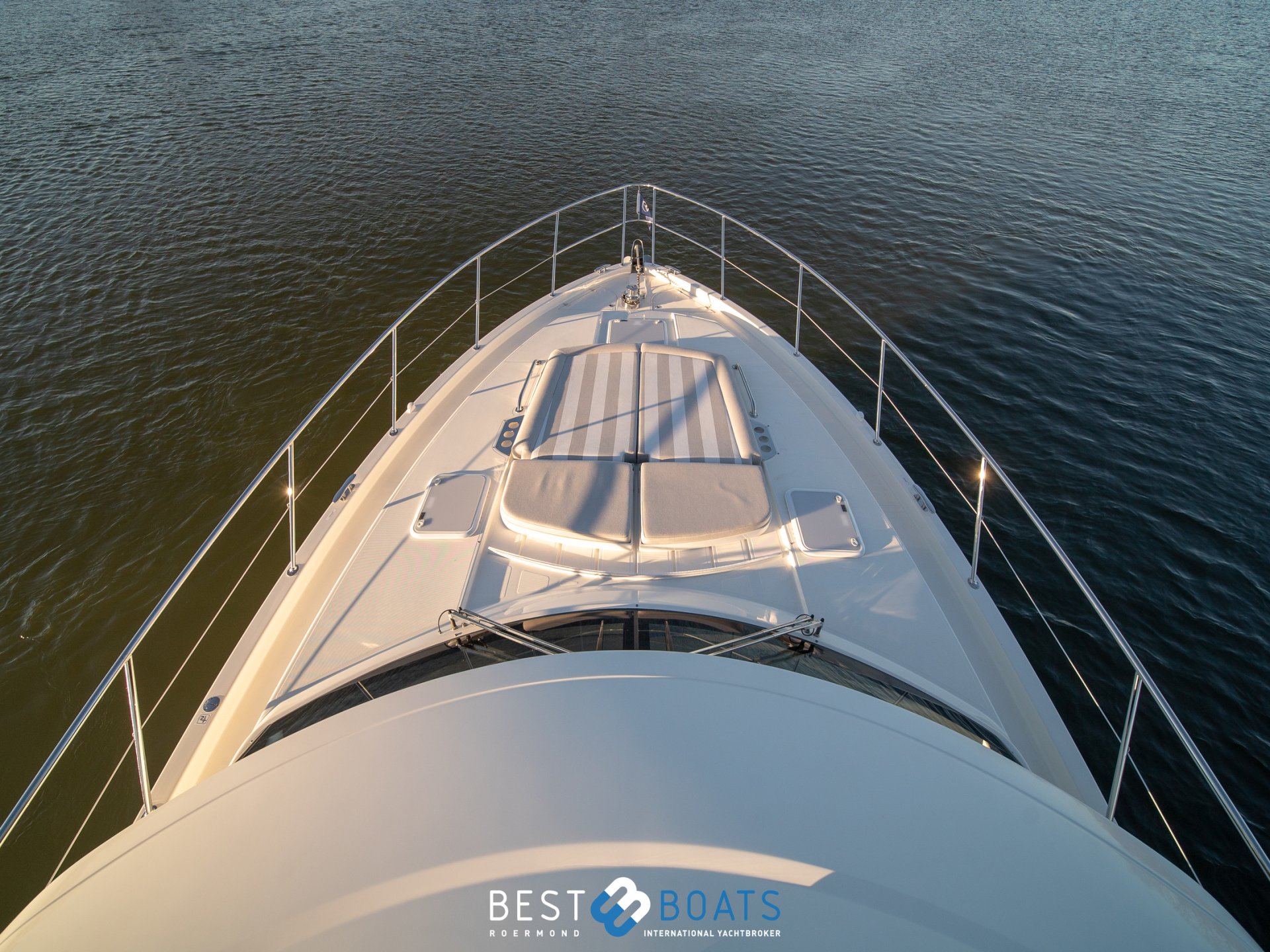 Riviera 4800 Sport Yacht Series II