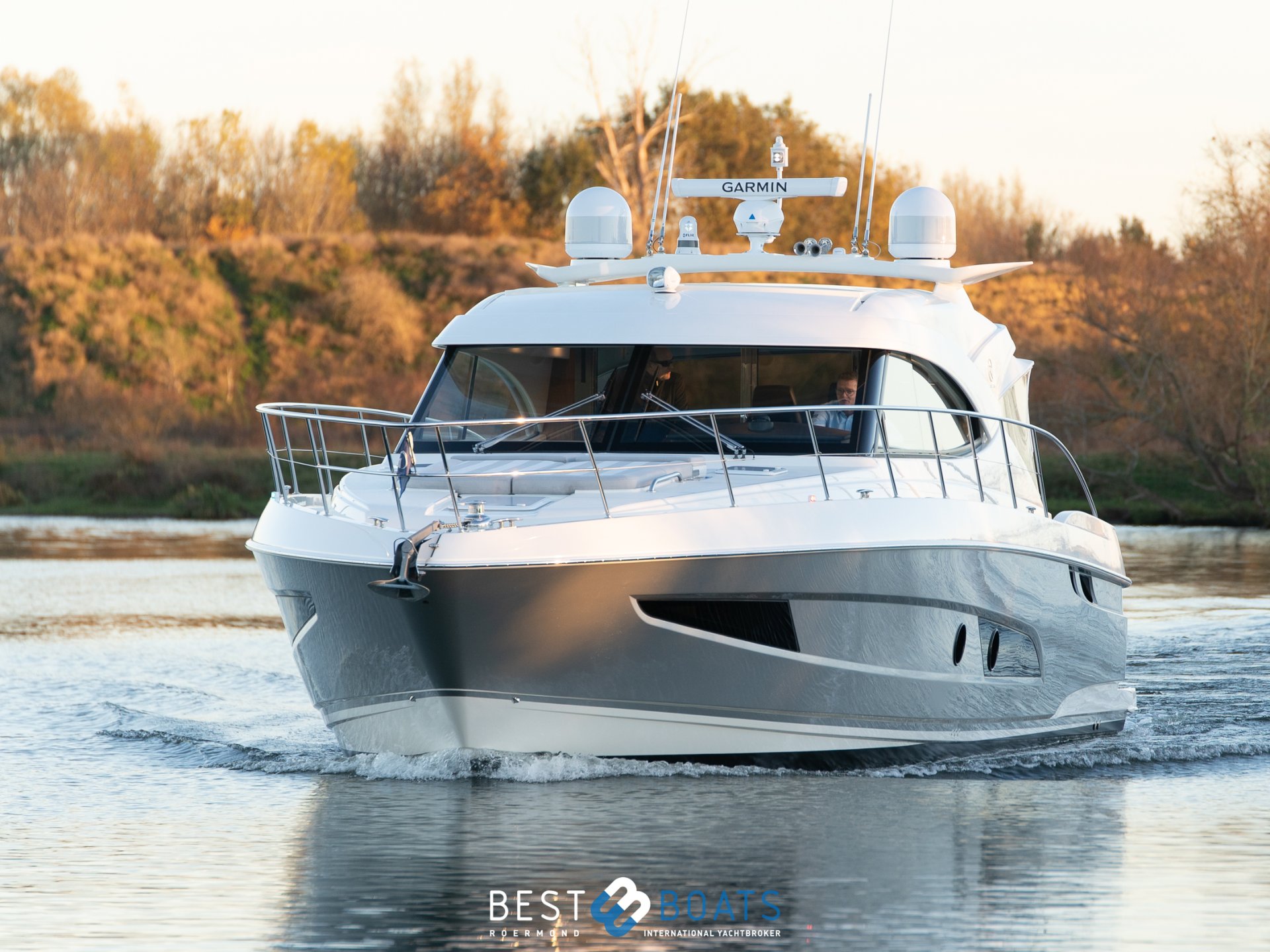 Riviera 4800 Sport Yacht Series II