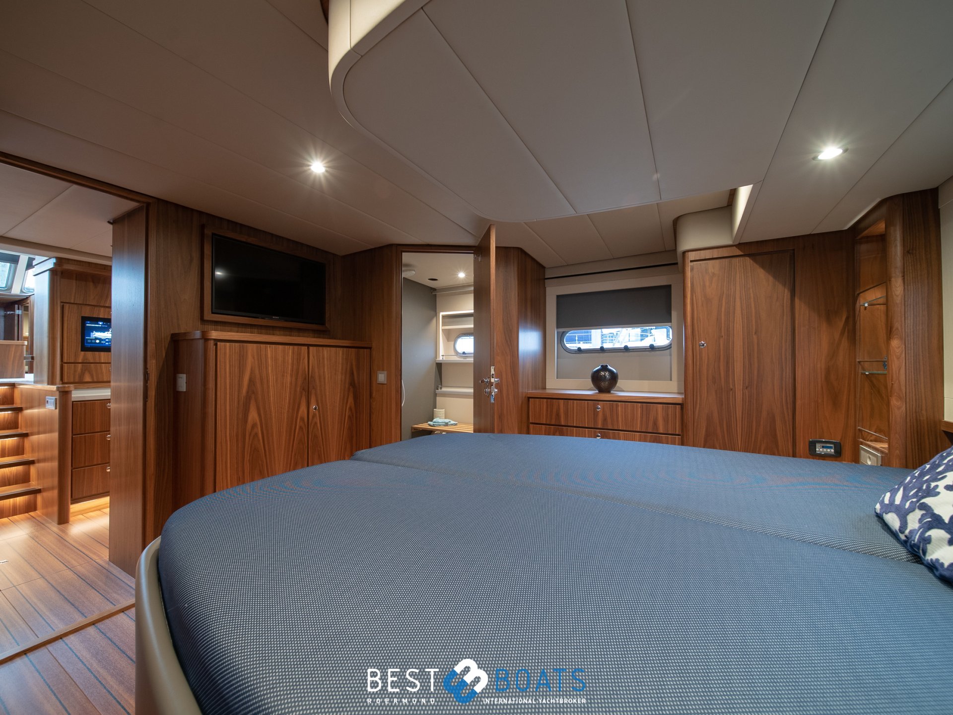 Grand Sturdy 590 AC Wheelhouse - UNDERCOVER - 2021-1415
