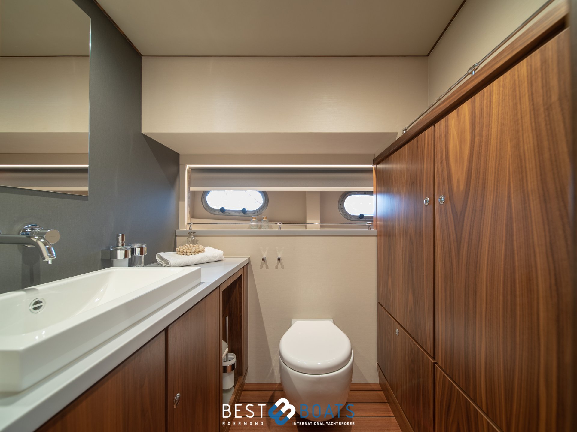 Grand Sturdy 590 AC Wheelhouse - UNDERCOVER - 2021-1415