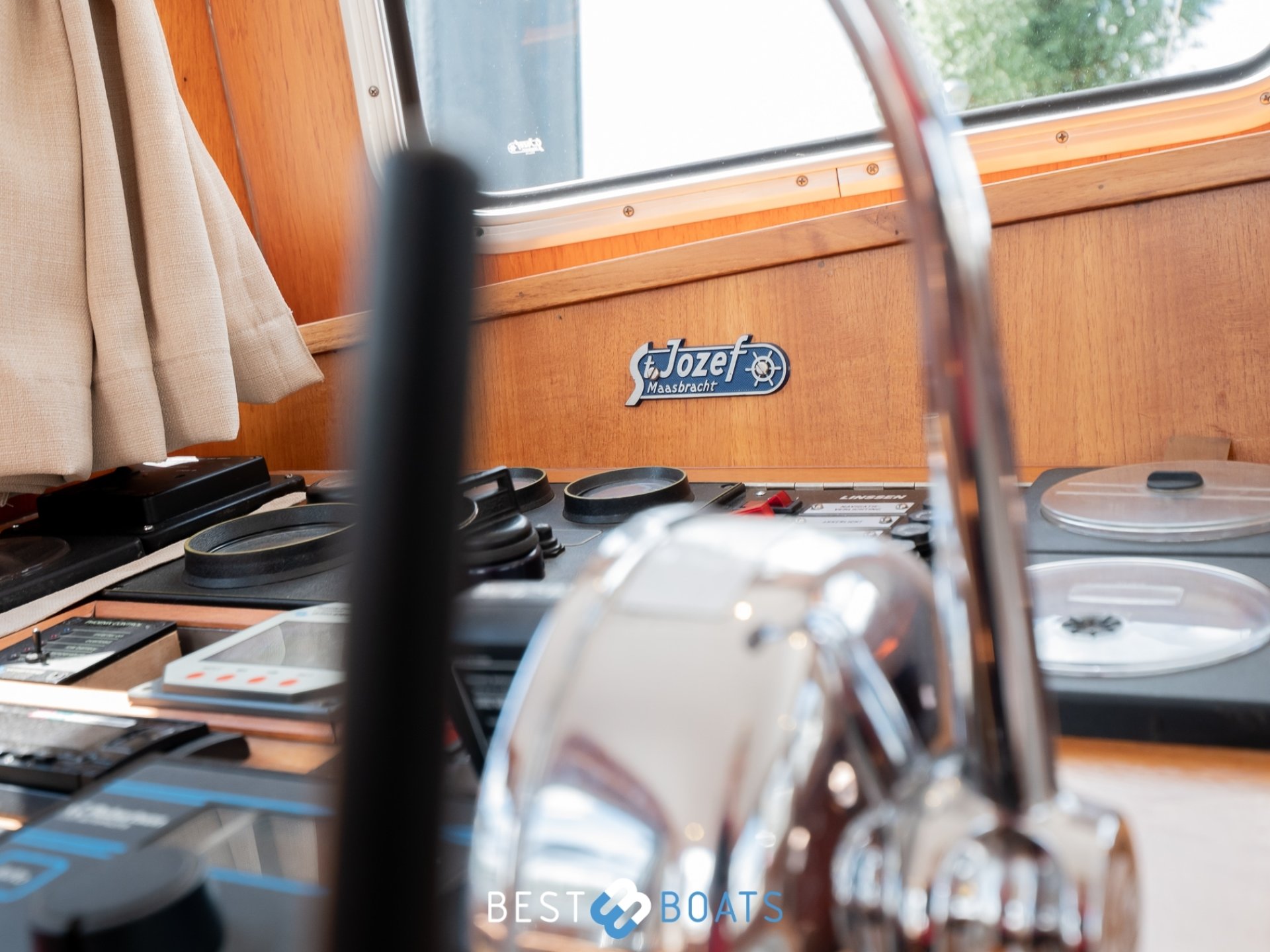 Linssen Sturdy 1000 AC Royal