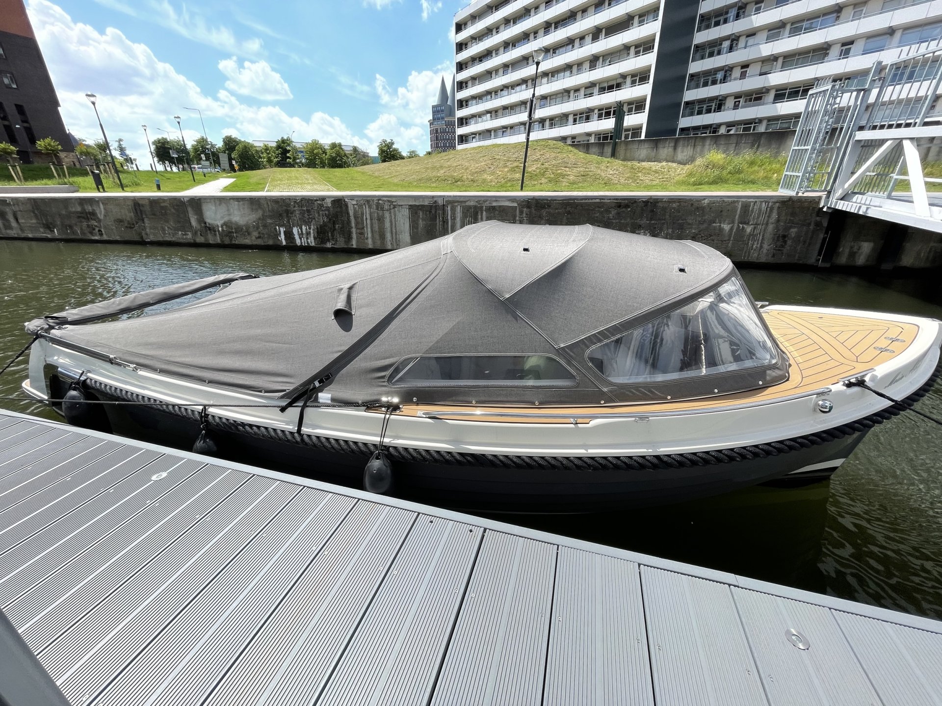 Interboat Intender 700