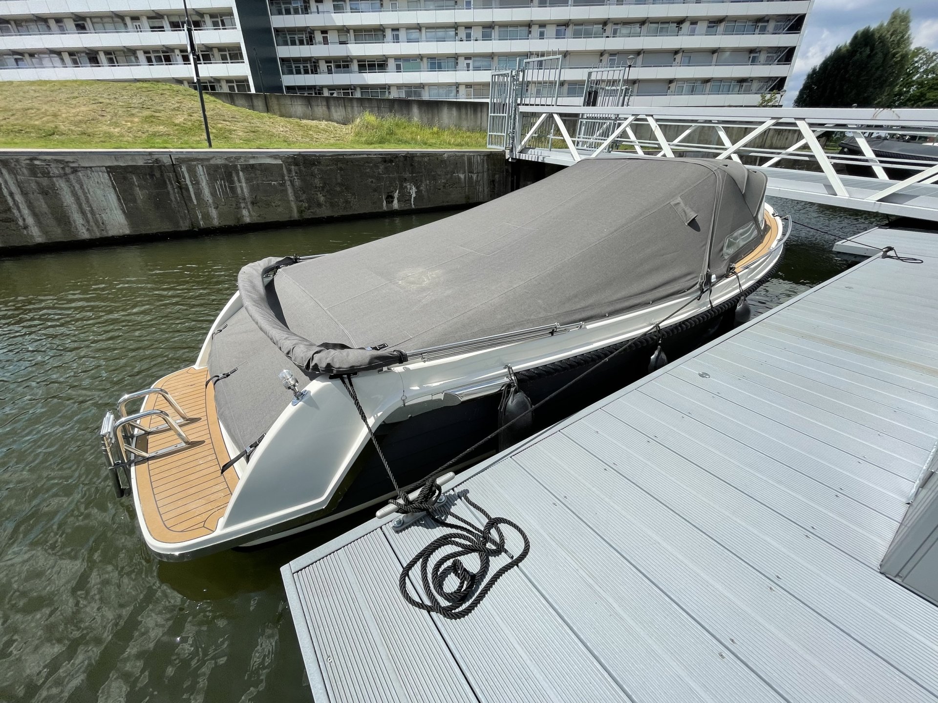 Interboat Intender 700