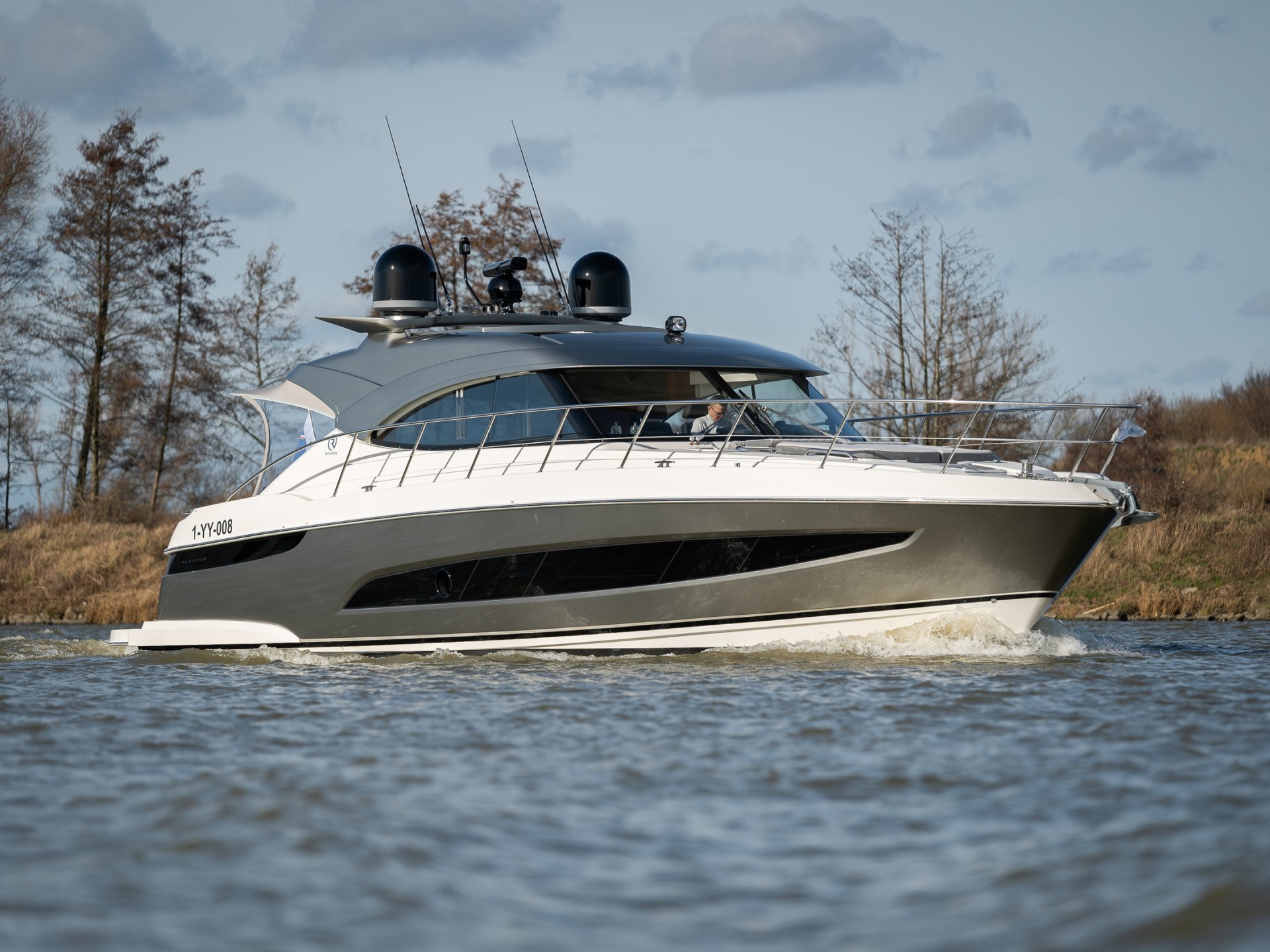 Riviera 4800 SPORT YACHT SERIES II - PLATINUM EDITION