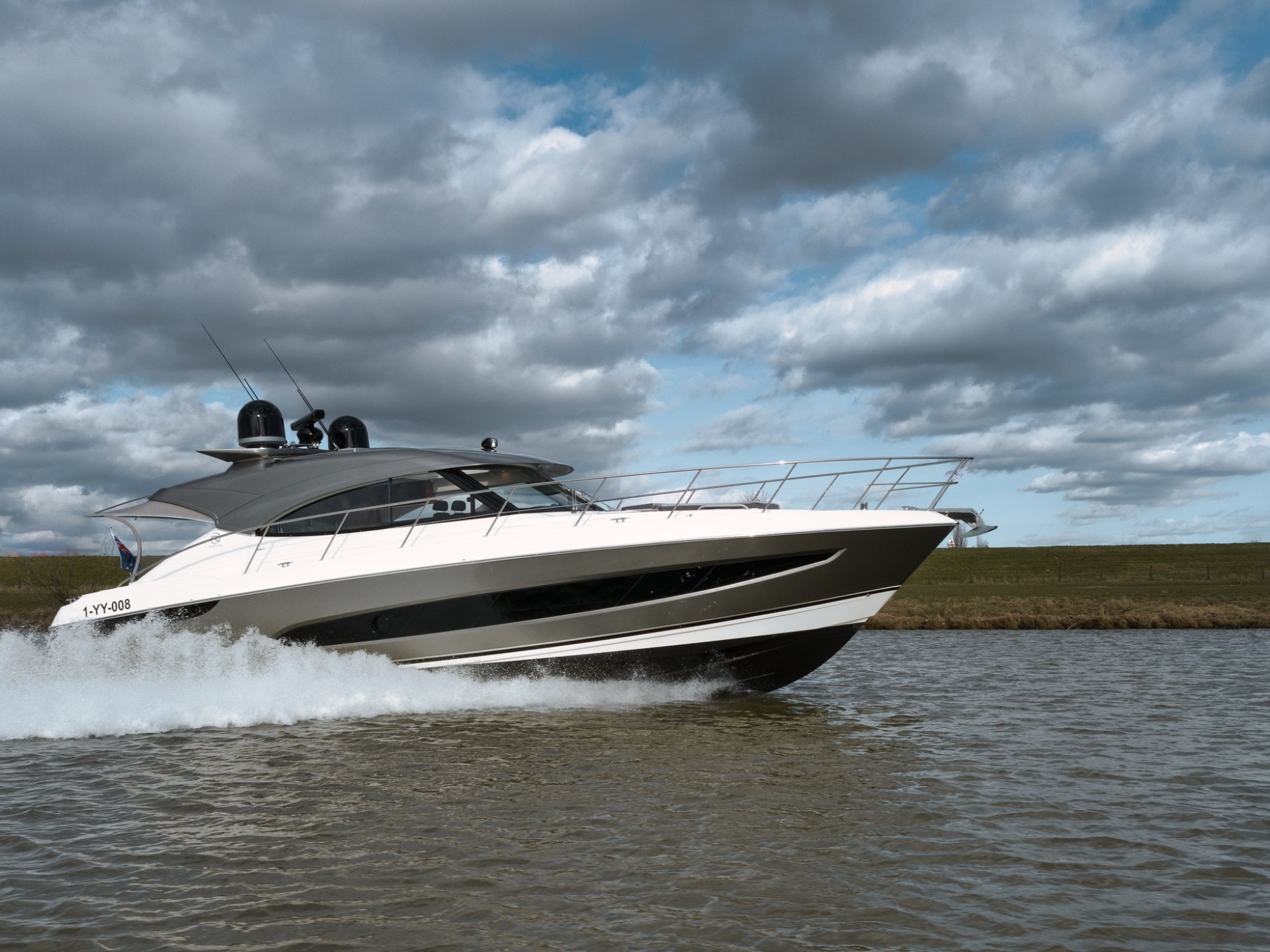 Riviera 4800 SPORT YACHT SERIES II - PLATINUM EDITION