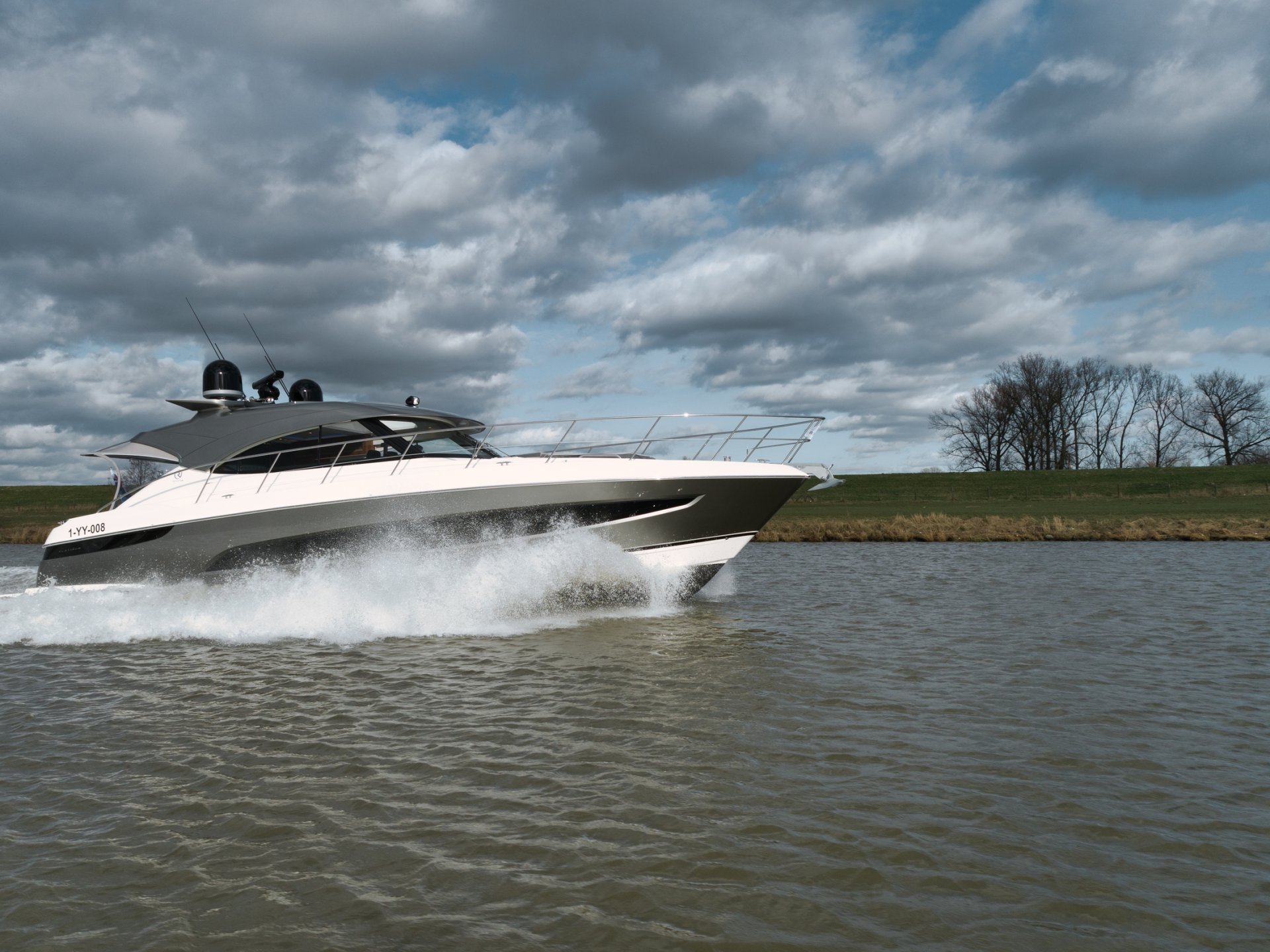 Riviera 4800 SPORT YACHT SERIES II - PLATINUM EDITION
