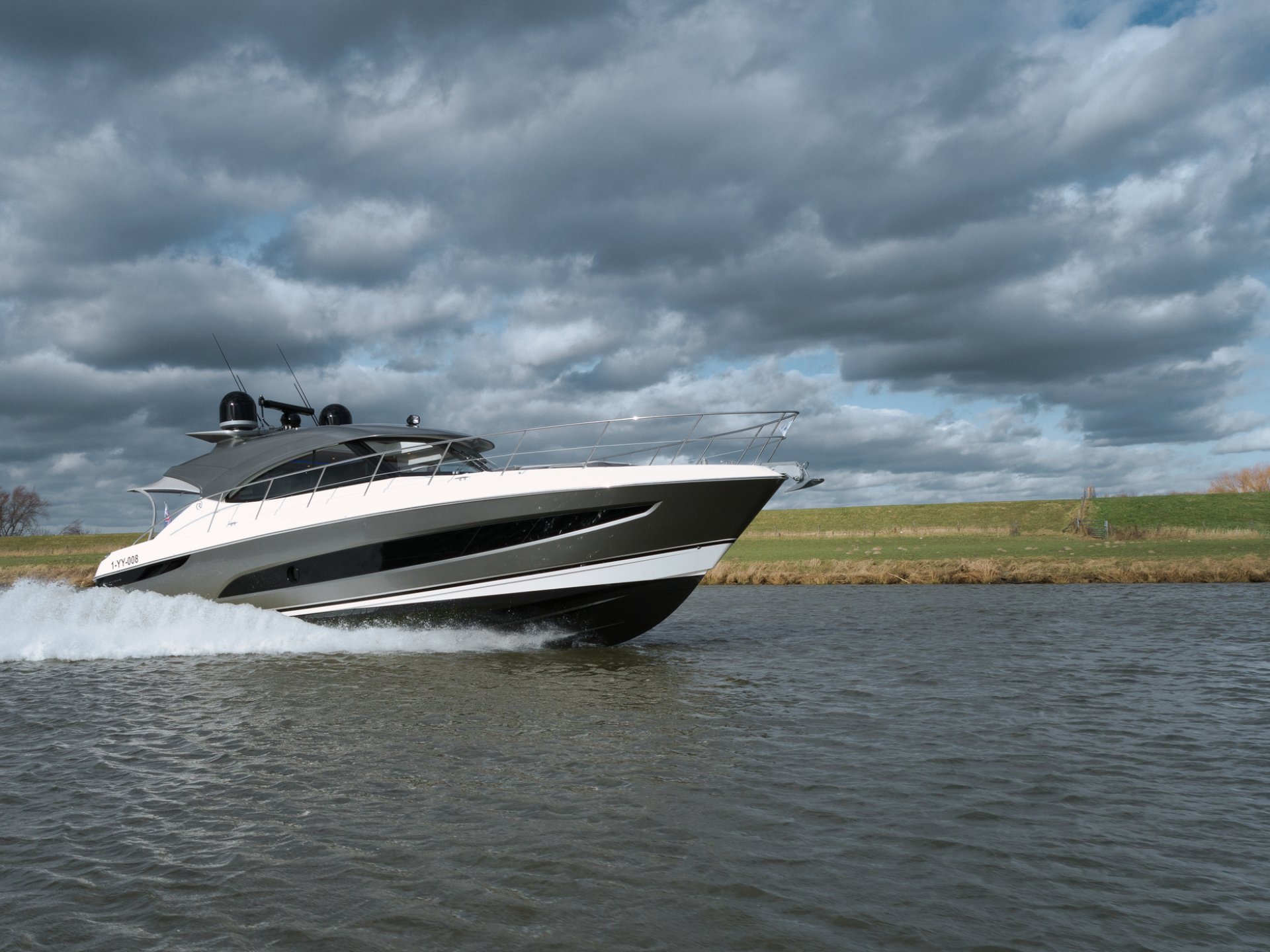 Riviera 4800 SPORT YACHT SERIES II - PLATINUM EDITION