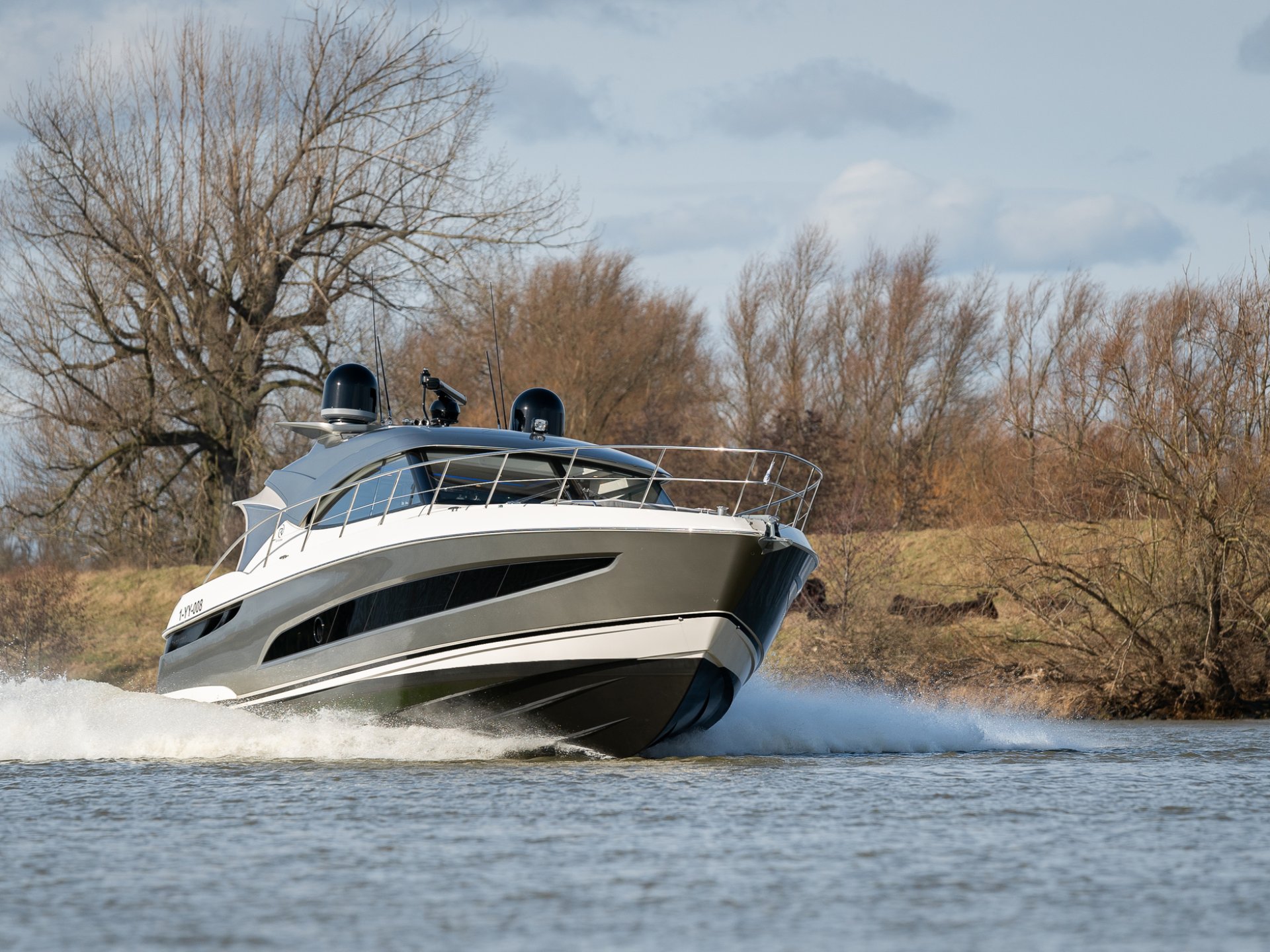 Riviera 4800 SPORT YACHT SERIES II - PLATINUM EDITION