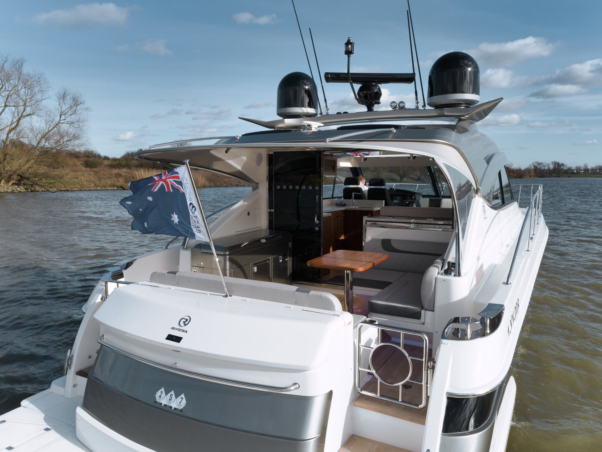 Riviera 4800 SPORT YACHT SERIES II - PLATINUM EDITION